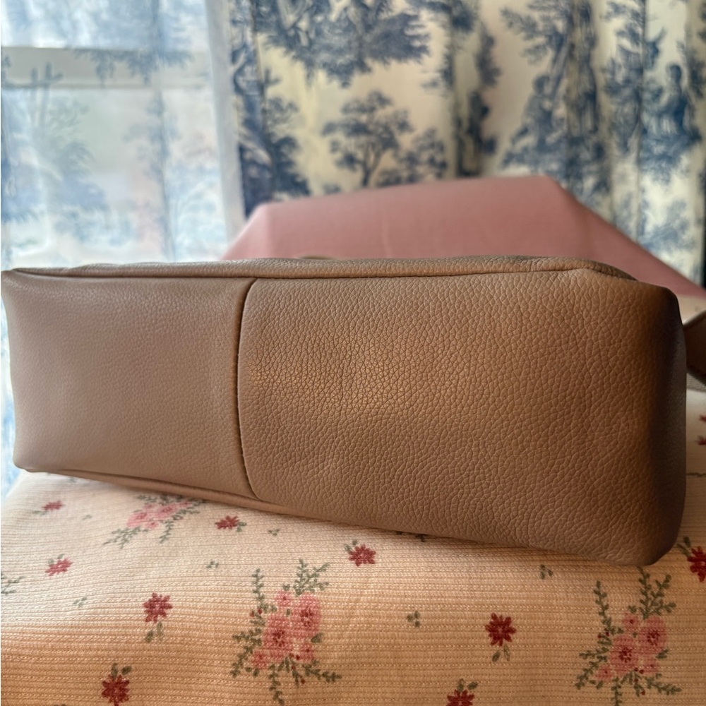 Ted Baker Beige Leather Crossbody Bag with Gold Accents - Picture 5 of 9